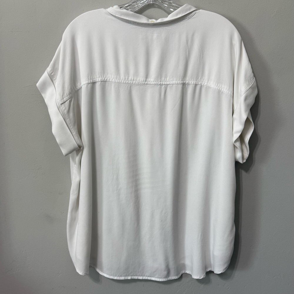 Women's short-sleeved, button-down blouse, notched collar. Sz. XL - Picture 3 of 4